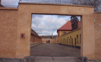 Terezin Nazi Kampı Videosu